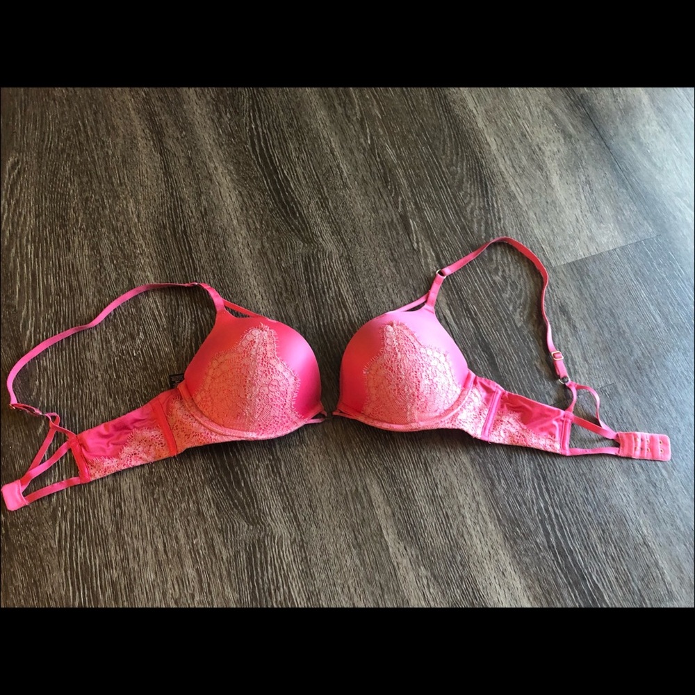 Pick Lace Victoria’s Secret Bombshell Bra